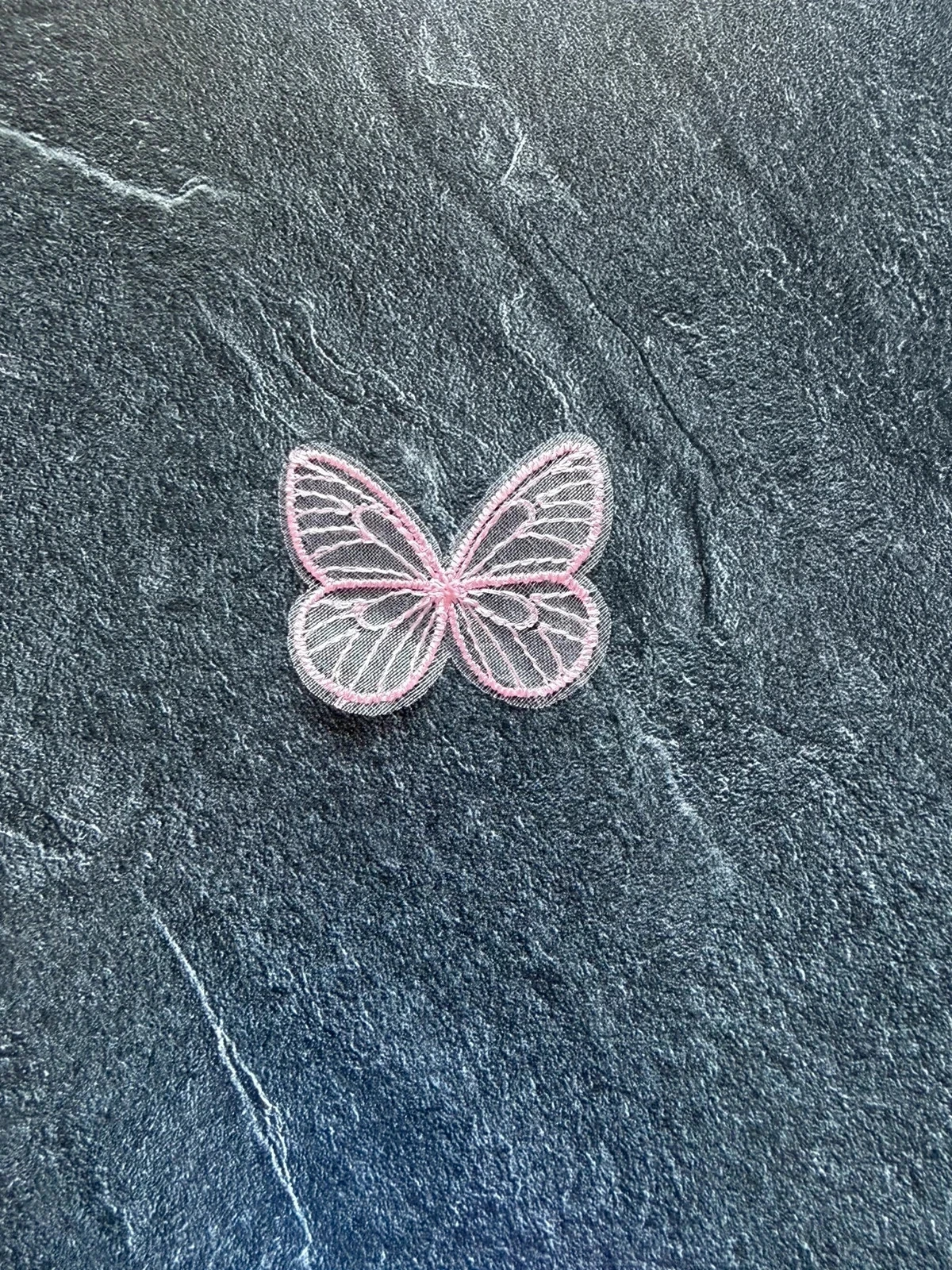 Papillon à broder coller